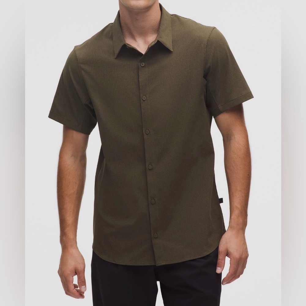 Lululemon Airing Easy Short-Sleeve Shirt Olive Brown X-Large/ Brand NEW